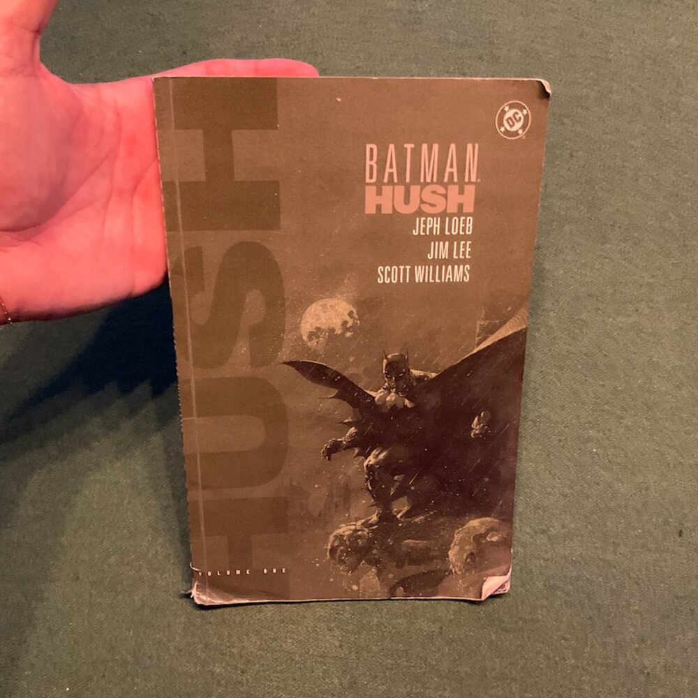 Batman Hush Volume One Paperback DC Comics (1/2) Jeph Loeb (2003)